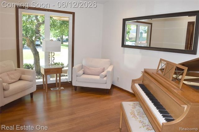 5324 Greenbriar Drive, West Bloomfield, MI 48323