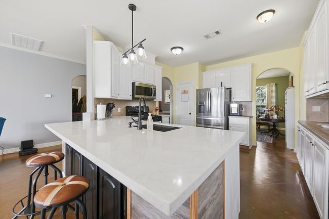 201 W Chatham Street, Bellville, TX 77418