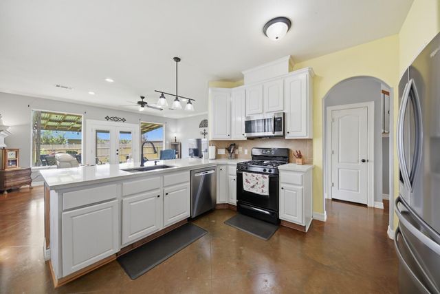 201 W Chatham Street, Bellville, TX 77418
