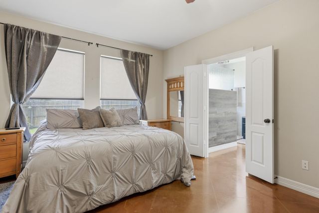201 W Chatham Street, Bellville, TX 77418
