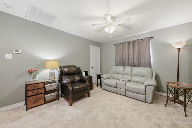 201 W Chatham Street, Bellville, TX 77418