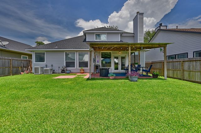201 W Chatham Street, Bellville, TX 77418