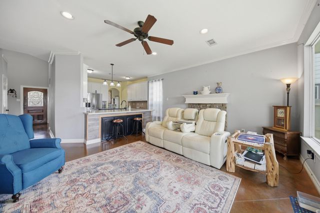 201 W Chatham Street, Bellville, TX 77418