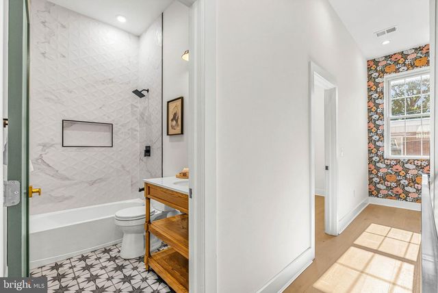2211 E GORDON ST, Philadelphia, PA 19125