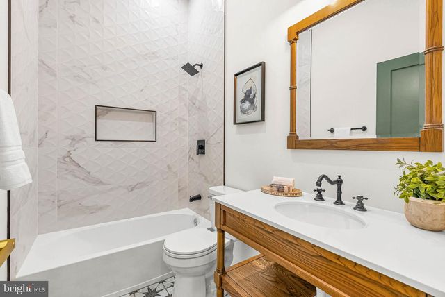 2211 E GORDON ST, Philadelphia, PA 19125