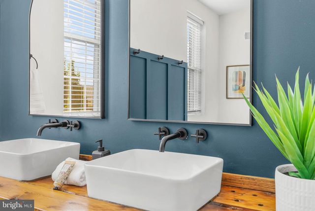 2211 E GORDON ST, Philadelphia, PA 19125