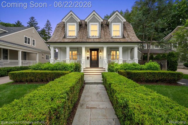 469 Bonnie Brier Street, Birmingham, MI 48009