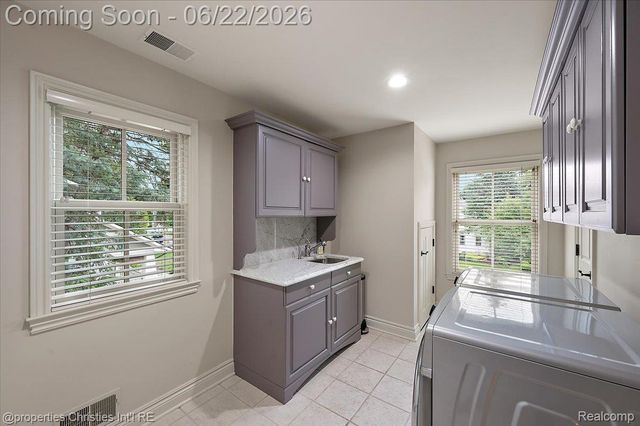 469 Bonnie Brier Street, Birmingham, MI 48009