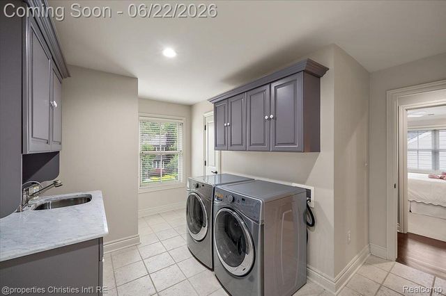 469 Bonnie Brier Street, Birmingham, MI 48009