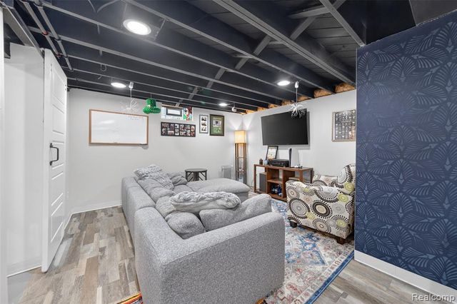 102 Jeffrey Avenue, Royal Oak, MI 48073