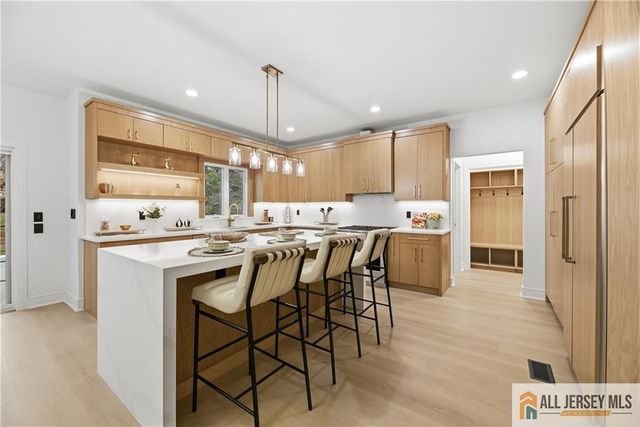 5 Hackett Drive, Edison, NJ 08820