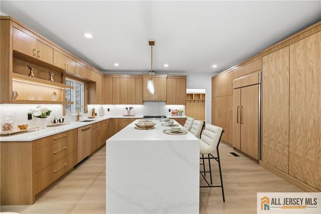 5 Hackett Drive, Edison, NJ 08820