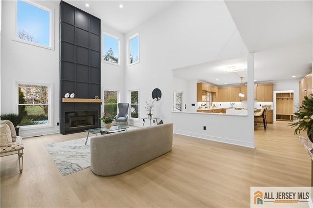 5 Hackett Drive, Edison, NJ 08820