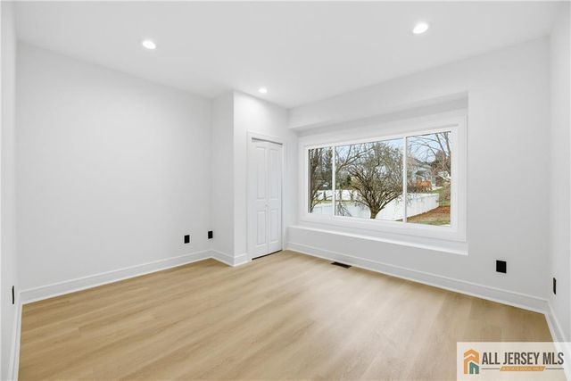 5 Hackett Drive, Edison, NJ 08820