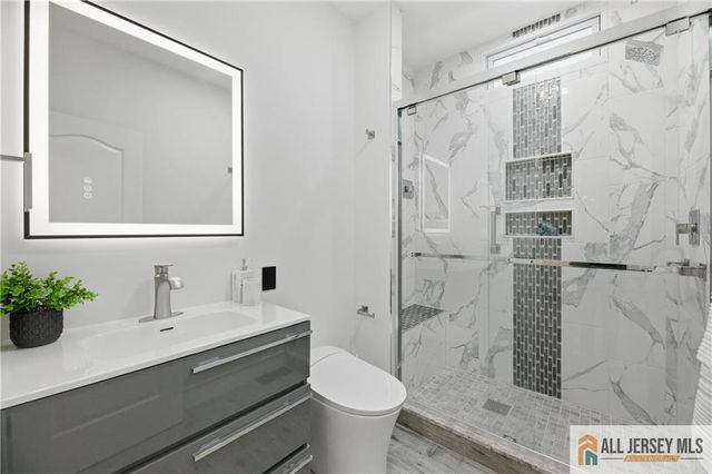 5 Hackett Drive, Edison, NJ 08820