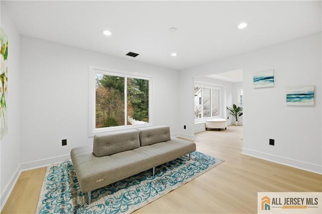 5 Hackett Drive, Edison, NJ 08820