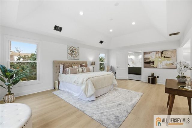 5 Hackett Drive, Edison, NJ 08820