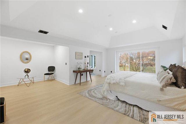 5 Hackett Drive, Edison, NJ 08820