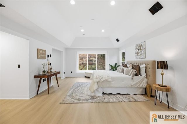 5 Hackett Drive, Edison, NJ 08820