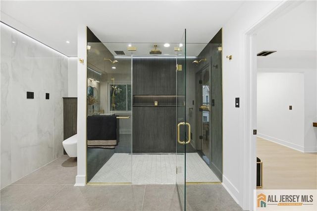 5 Hackett Drive, Edison, NJ 08820