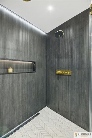 5 Hackett Drive, Edison, NJ 08820