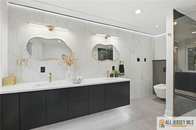 5 Hackett Drive, Edison, NJ 08820