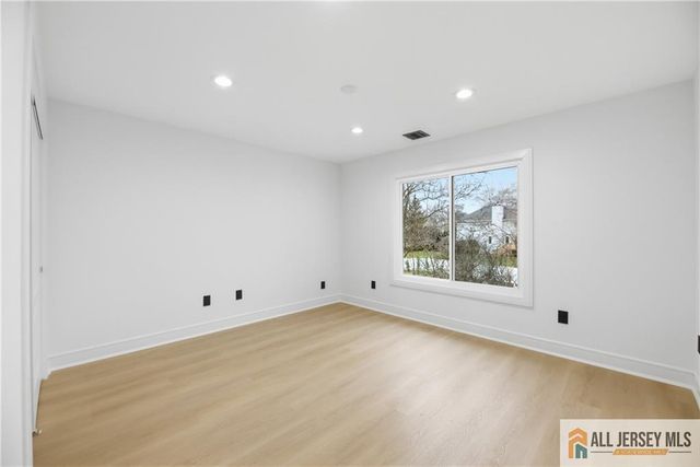 5 Hackett Drive, Edison, NJ 08820