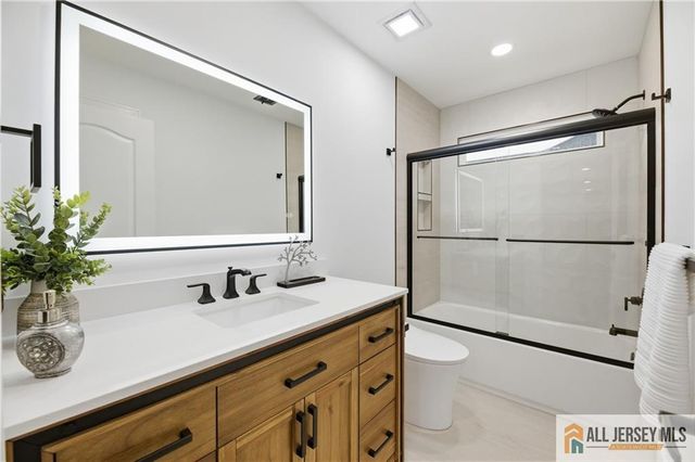 5 Hackett Drive, Edison, NJ 08820