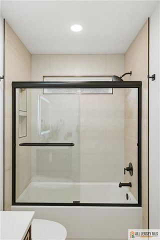 5 Hackett Drive, Edison, NJ 08820