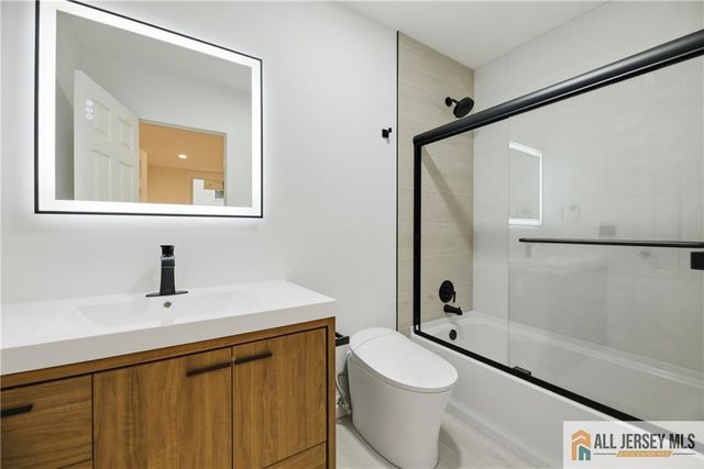 5 Hackett Drive, Edison, NJ 08820