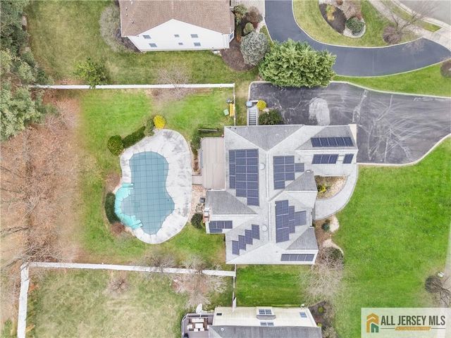 5 Hackett Drive, Edison, NJ 08820