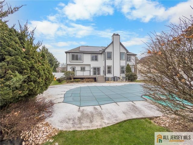 5 Hackett Drive, Edison, NJ 08820