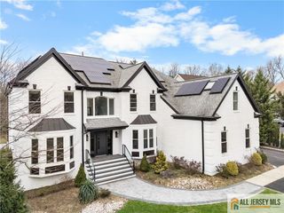 5 Hackett Drive, Edison, NJ 08820