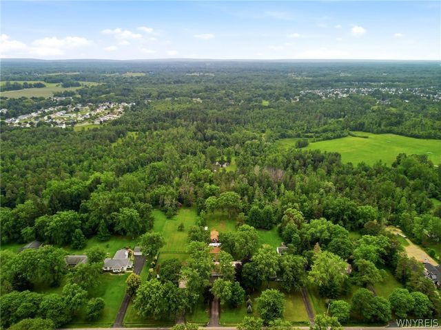 5241 William Street, Lancaster, NY 14086