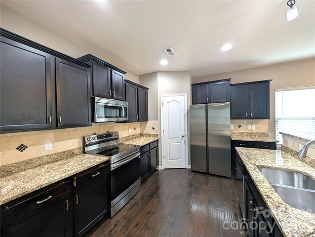 9223 Avery Meadows Drive, Charlotte, NC 28216