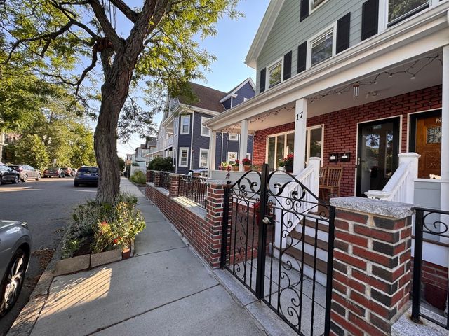 17 Farragut Avenue 2, Somerville, MA 02144