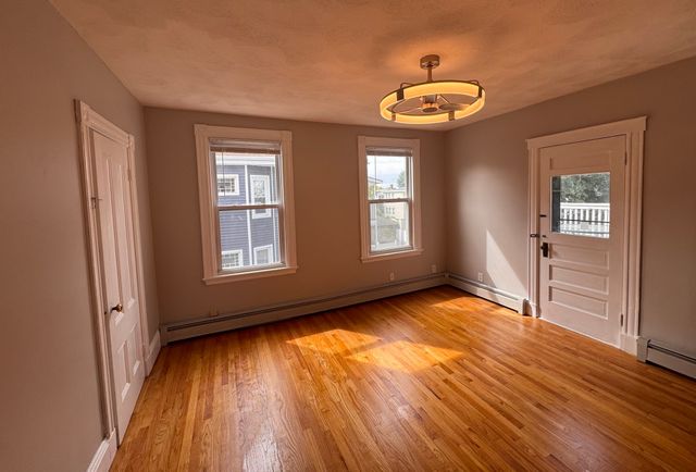 17 Farragut Avenue 2, Somerville, MA 02144