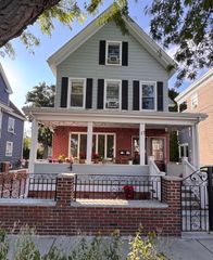 17 Farragut Avenue 2, Somerville, MA 02144