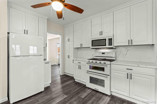 115 Biddle Avenue, Wyandotte, MI 48192