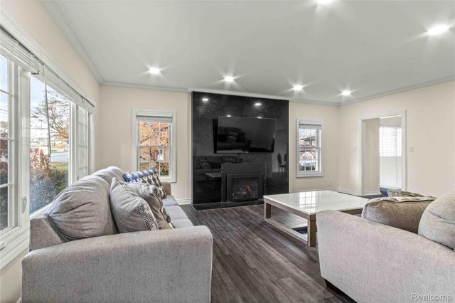 115 Biddle Avenue, Wyandotte, MI 48192