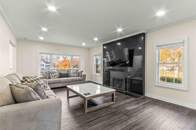 115 Biddle Avenue, Wyandotte, MI 48192