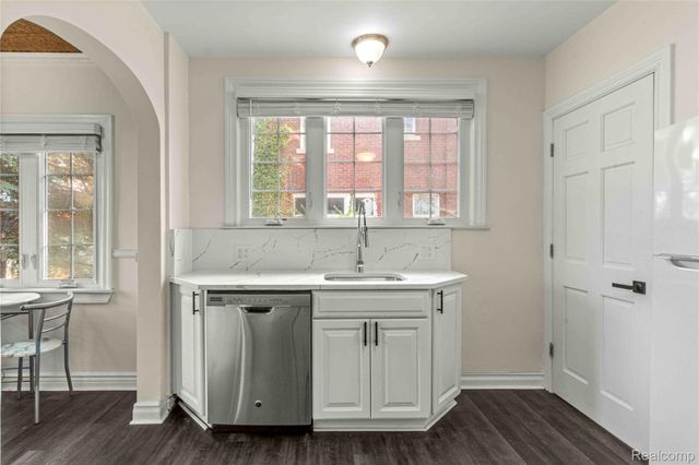 115 Biddle Avenue, Wyandotte, MI 48192