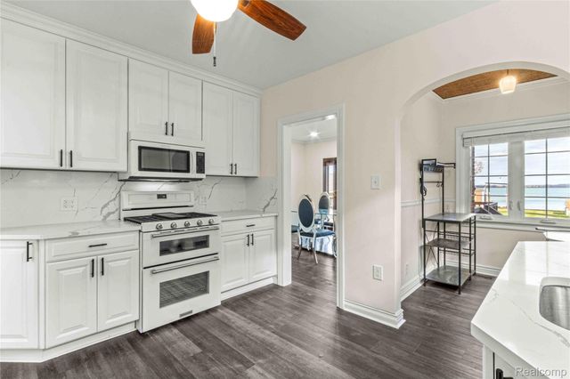 115 Biddle Avenue, Wyandotte, MI 48192