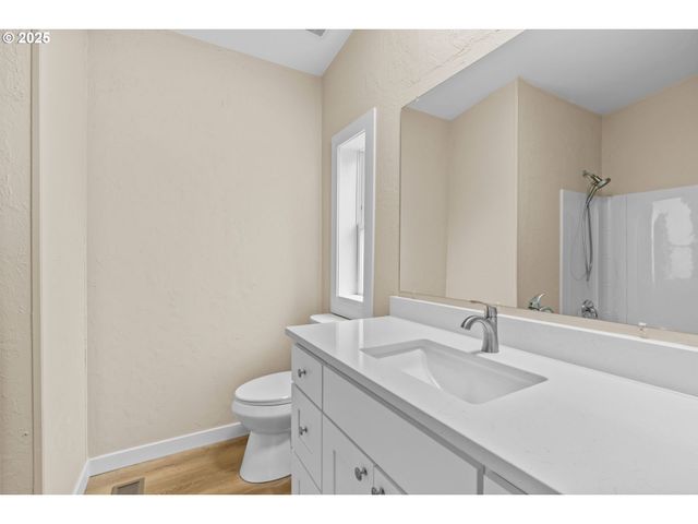 1202 N PARK Ave, Eugene, OR 97404