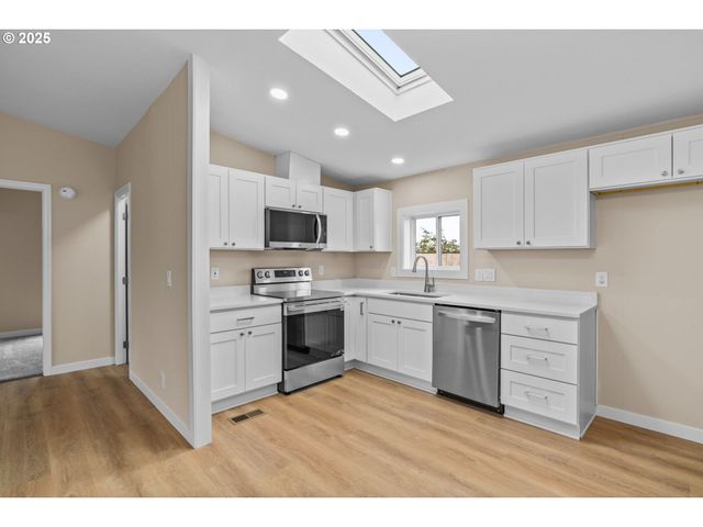 1202 N PARK Ave, Eugene, OR 97404