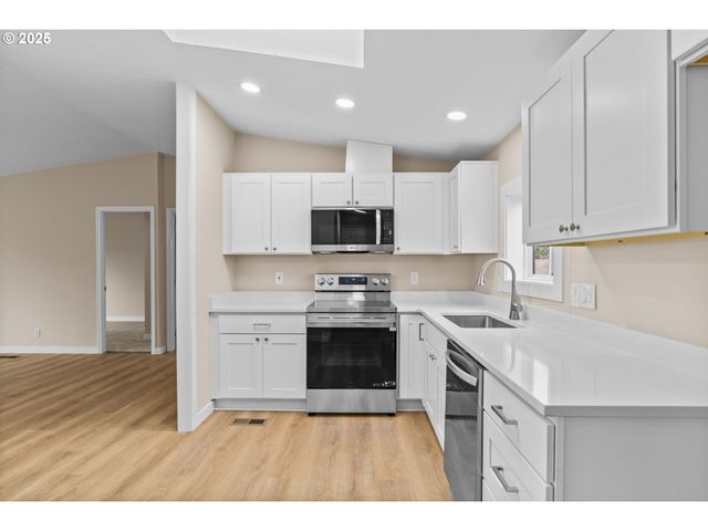 1202 N PARK Ave, Eugene, OR 97404