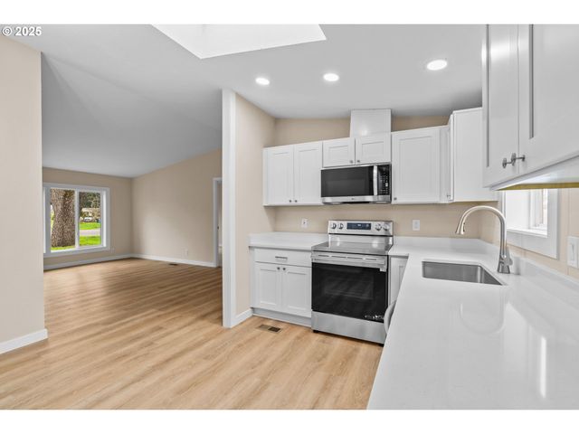 1202 N PARK Ave, Eugene, OR 97404