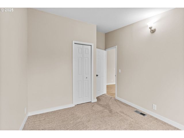 1202 N PARK Ave, Eugene, OR 97404