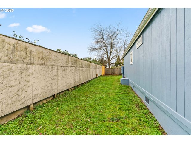 1202 N PARK Ave, Eugene, OR 97404