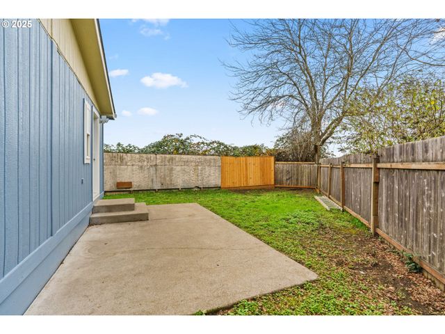 1202 N PARK Ave, Eugene, OR 97404